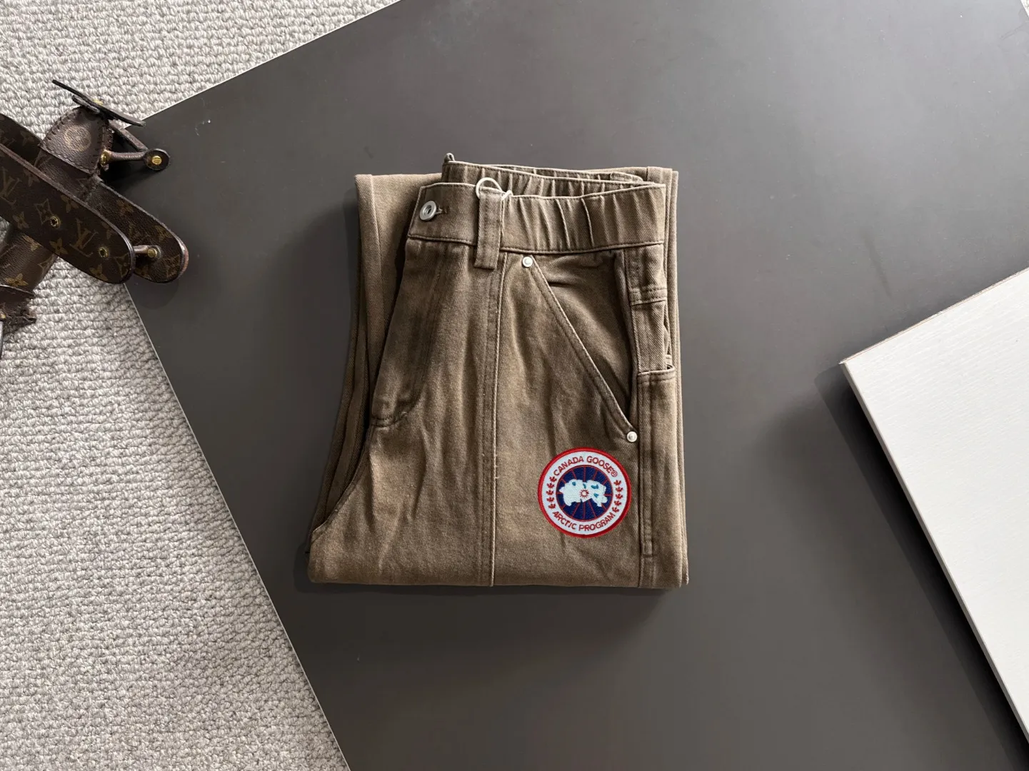 Next day shipping P360 Big Goose 2025 new autumn elastic band casual pants, thick counter-customized fabrics, high breathability and comfort, impeccable details, brand element design concept, reflecting high quality. It feels delicate and soft! It presents a casual cut and the upper body shape is great! Size: M-4XL